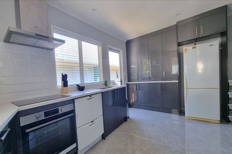 Photo of property in 176 Gossamer Drive, Pakuranga Heights, Auckland, 2010