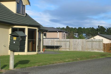 Photo of property in 26 Ruapehu Drive, Fitzherbert, Palmerston North, 4410