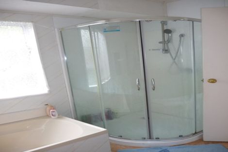 Photo of property in 2/16 Ronald Macken Place, Windsor Park, Auckland, 0632