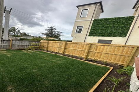 Photo of property in 2 Nikau Street, New Lynn, Auckland, 0600