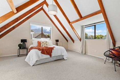 Photo of property in 9 Larch Court, Kelvin Heights, Queenstown, 9300