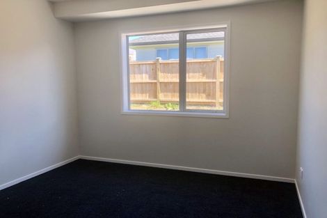 Photo of property in 18 Papa Orchard Drive, Kumeu, 0810