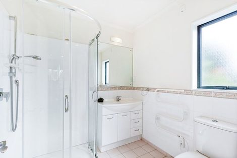 Photo of property in 4 Toledo Avenue, Henderson, Auckland, 0612