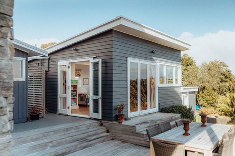 Photo of property in 22 Melandra Road, Stanmore Bay, Whangaparaoa, 0932