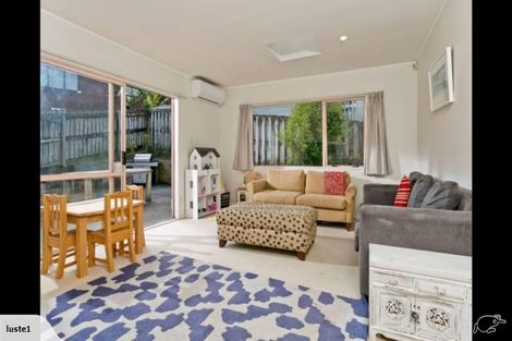 Photo of property in 1/39 Witheford Drive, Bayview, Auckland, 0629