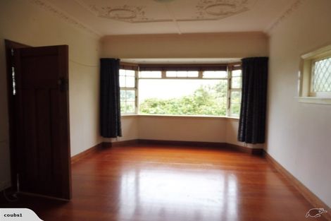 Photo of property in 39 Northland Road, Northland, Wellington, 6012