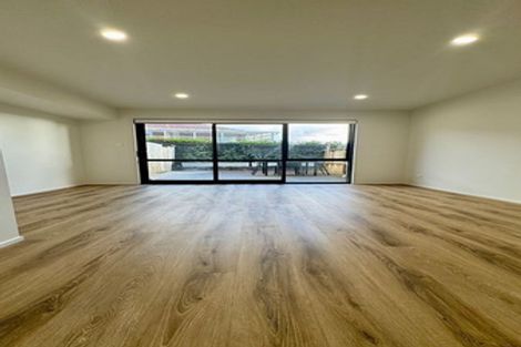 Photo of property in 7/25 Vodanovich Road, Te Atatu South, Auckland, 0610