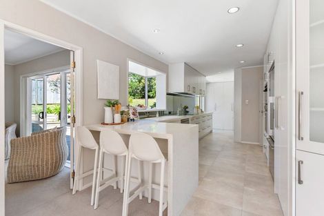 Photo of property in 15 Pickwick Parade, Mellons Bay, Auckland, 2014