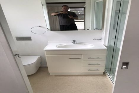 Photo of property in 2/5 Kegworth Place, Browns Bay, Auckland, 0630