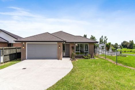 Photo of property in 33 Captain Mitchell Drive, Opaheke, Papakura, 2113