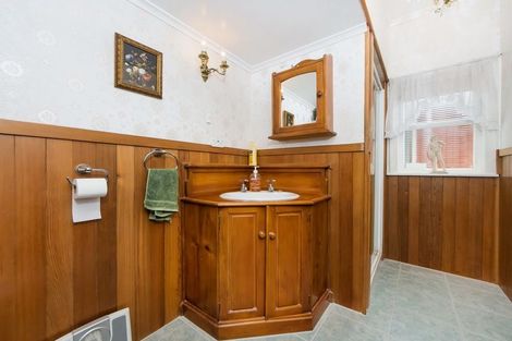 Photo of property in 9 Roberts Road, Te Atatu South, Auckland, 0610