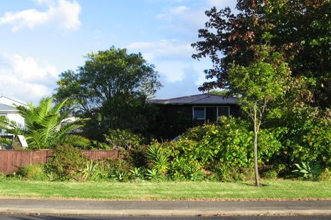 Photo of property in 8 Amberley Avenue, Te Atatu South, Auckland, 0610