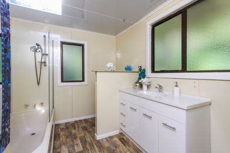 Photo of property in 21 Kauri Loop Road, Oratia, Auckland, 0604