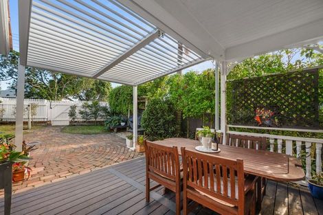 Photo of property in 58 Hinemoa Street, Birkenhead, Auckland, 0626