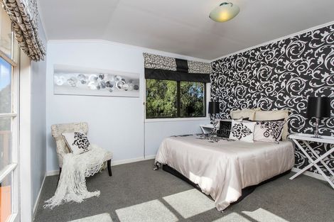 Photo of property in 21 Kauri Loop Road, Oratia, Auckland, 0604