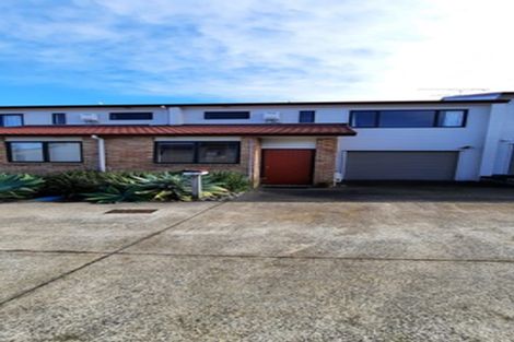 Photo of property in 22/22 Northcross Drive, Oteha, Auckland, 0632