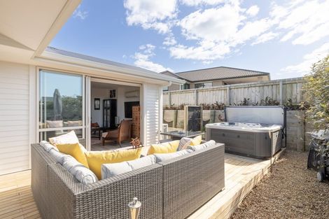 Photo of property in 61 Margaret Drive, Omokoroa, 3114