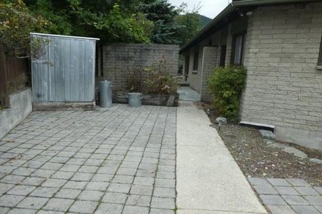 Photo of property in 11 Wynyard Crescent, Fernhill, Queenstown, 9300