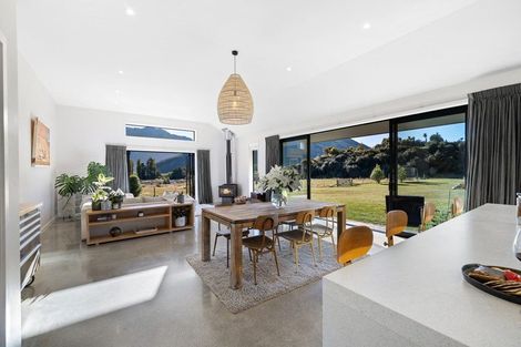 Photo of property in 54 Xenicus Rise, Glenorchy, 9372