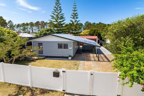Photo of property in 16 Moki Place, Ruakaka, 0116