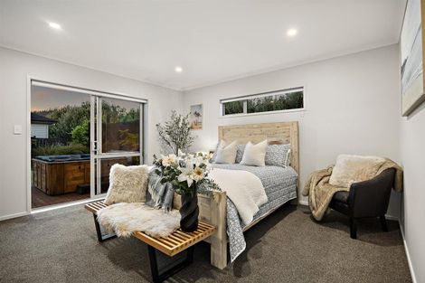 Photo of property in 8 Sir Lincoln Drive, Kumeu, 0810