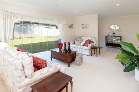 Photo of property in 16 Nad Place, East Tamaki Heights, Auckland, 2016