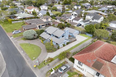 Photo of property in 8 Landsberg Way, Windsor Park, Auckland, 0632