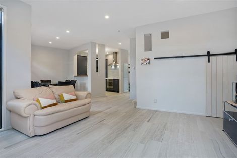 Photo of property in 2/2 Armoy Drive, East Tamaki, Auckland, 2016