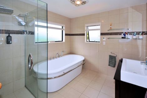 Photo of property in 33 Long Drive, Torbay, Auckland, 0630