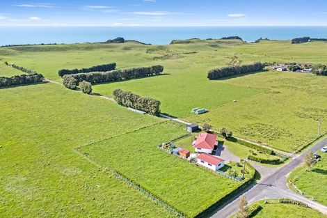 Photo of property in 957 Pukearuhe Road, Waiiti, Urenui, 4377