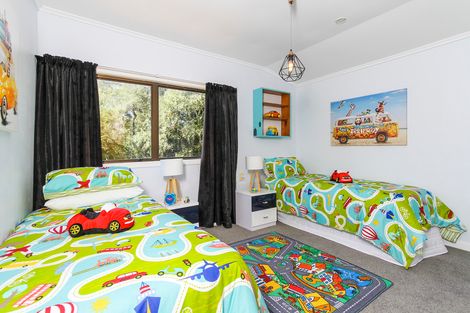 Photo of property in 21 Kauri Loop Road, Oratia, Auckland, 0604