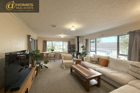 Photo of property in 16 Mirovale Place, Totara Vale, Auckland, 0629