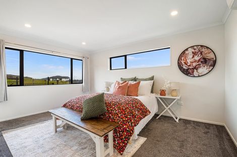 Photo of property in 6 Barrique Road, Kumeu, 0810