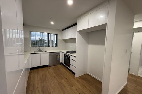 Photo of property in 5/12 Bangla Place, Massey, Auckland, 0614