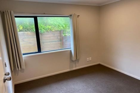 Photo of property in 8 Chetwode Grove, Newlands, Wellington, 6037
