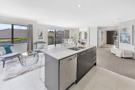 Photo of property in 3 Bilancia Place, Flat Bush, Auckland, 2016