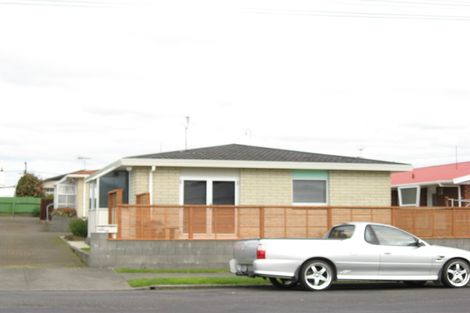 Photo of property in 2/10 Karamu Street, Strandon, New Plymouth, 4312