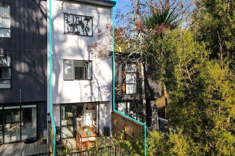 Photo of property in 27 Tokai Place, Glen Eden, 0602