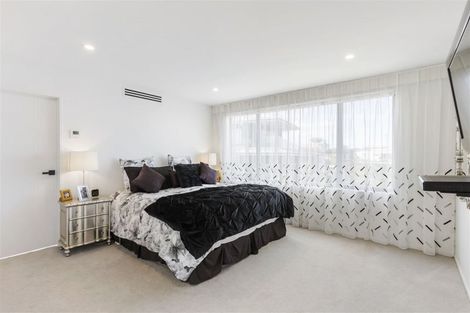 Photo of property in 18a Marama Street, Castor Bay, Auckland, 0620