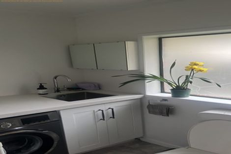 Photo of property in 20 Portsea Place, Chatswood, Auckland, 0626