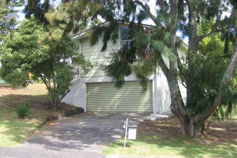 Photo of property in 2 Ayton Drive, Totara Vale, Auckland, 0629