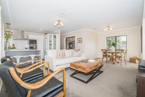 Photo of property in 115 Summerhill Drive, Fitzherbert, Palmerston North, 4410
