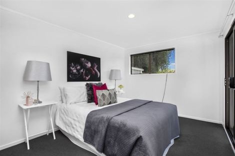 Photo of property in 2/327 Bucklands Beach Road, Bucklands Beach, Auckland, 2012