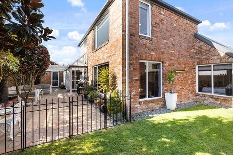 Photo of property in 2/195 Memorial Avenue, Burnside, Christchurch, 8053