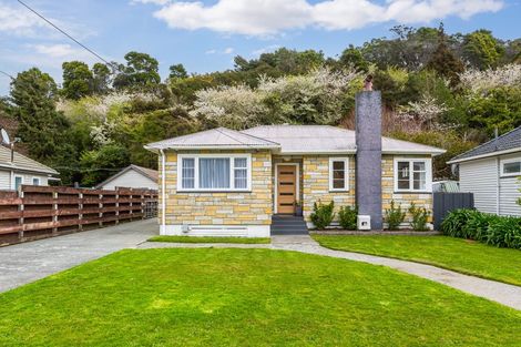 Photo of property in 18 Dover Road, Wainuiomata, Lower Hutt, 5014