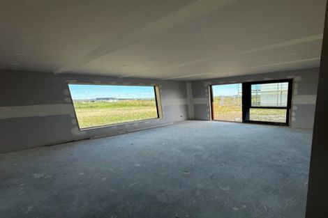 Photo of property in 75 Atlantic Drive, Fitzherbert, Palmerston North, 4410