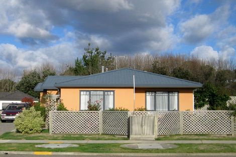 Photo of property in 82 Weggery Drive, Waikanae Beach, Waikanae, 5036