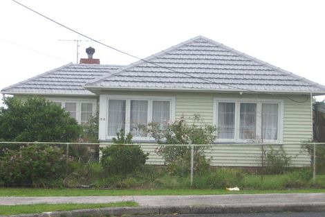 Photo of property in 82 Ocean View Road, Northcote, Auckland, 0627