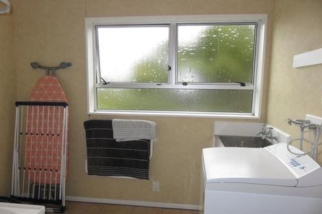 Photo of property in 27b Chetwode Grove, Newlands, Wellington, 6037