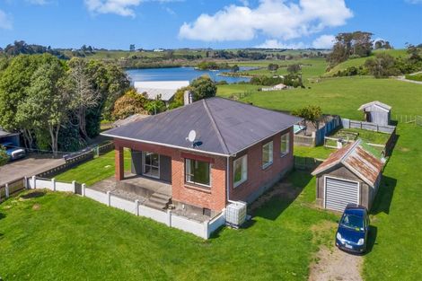 Photo of property in 1410 Devon Road, Brixton, Waitara, 4382